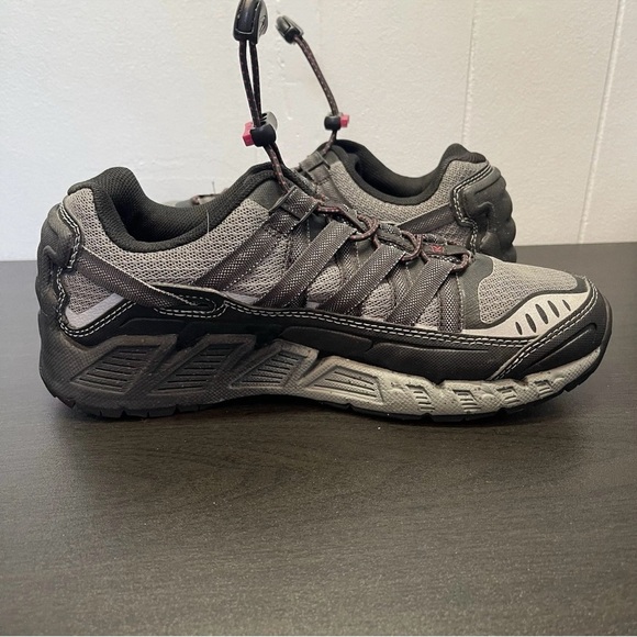 Keen Womens Versatrail Low Top Hiking Shoes- Size 6.5 - Black, Grey, Dark Pink - Picture 6 of 10